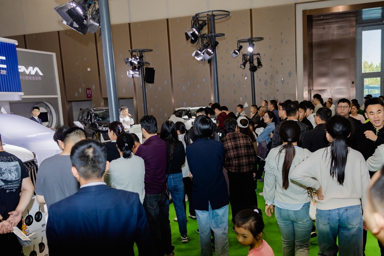 广汽传祺E8+车型闪耀登陆菏泽国际会展中心