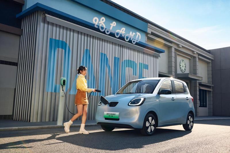 五菱宏光MINIEV四门版配置公布 最小转弯半径4.5米