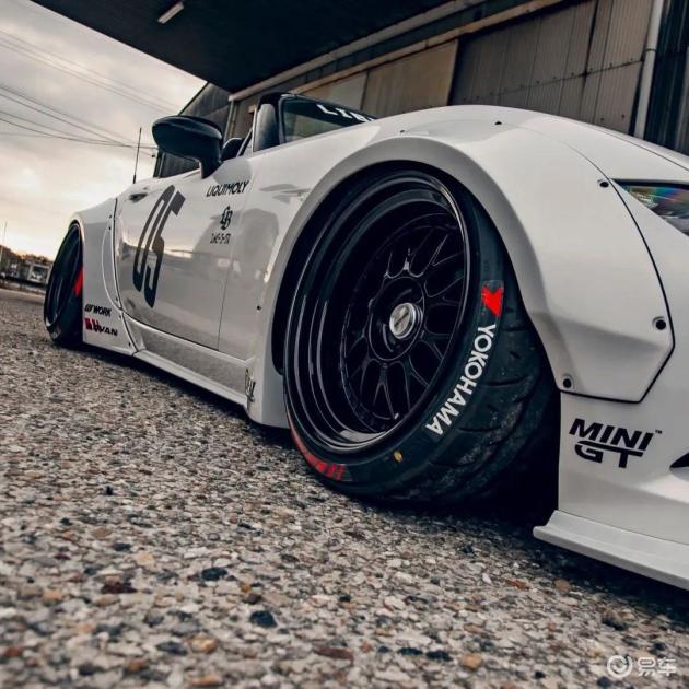 Liberty Walk驾驭马自达MX-5，展现独特魅力