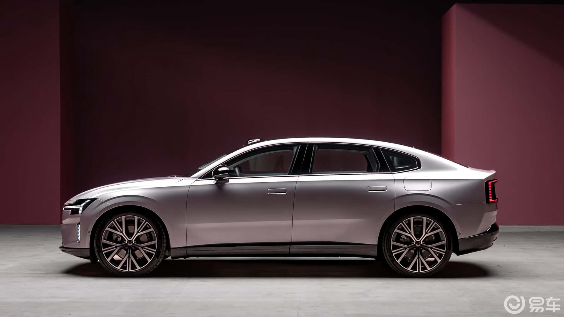沃尔沃ES90正式亮相，对手锁定特斯拉Model S