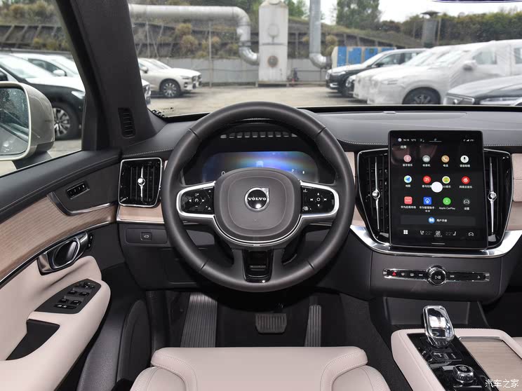 限时售价47.9万元起 提供5/6/7座车型 新款沃尔沃XC90正式上市