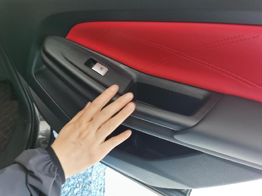刚需买车，25岁宝妈进店首探，相中长安CS55 PLUS