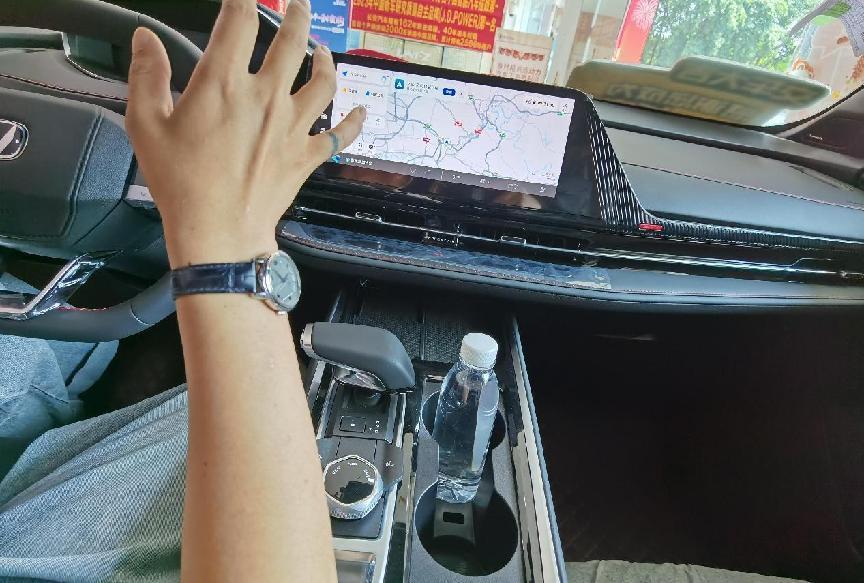 刚需买车，25岁宝妈进店首探，相中长安CS55 PLUS