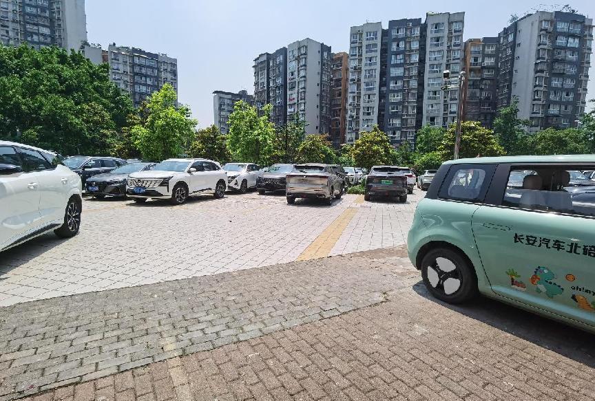 刚需买车，25岁宝妈进店首探，相中长安CS55 PLUS
