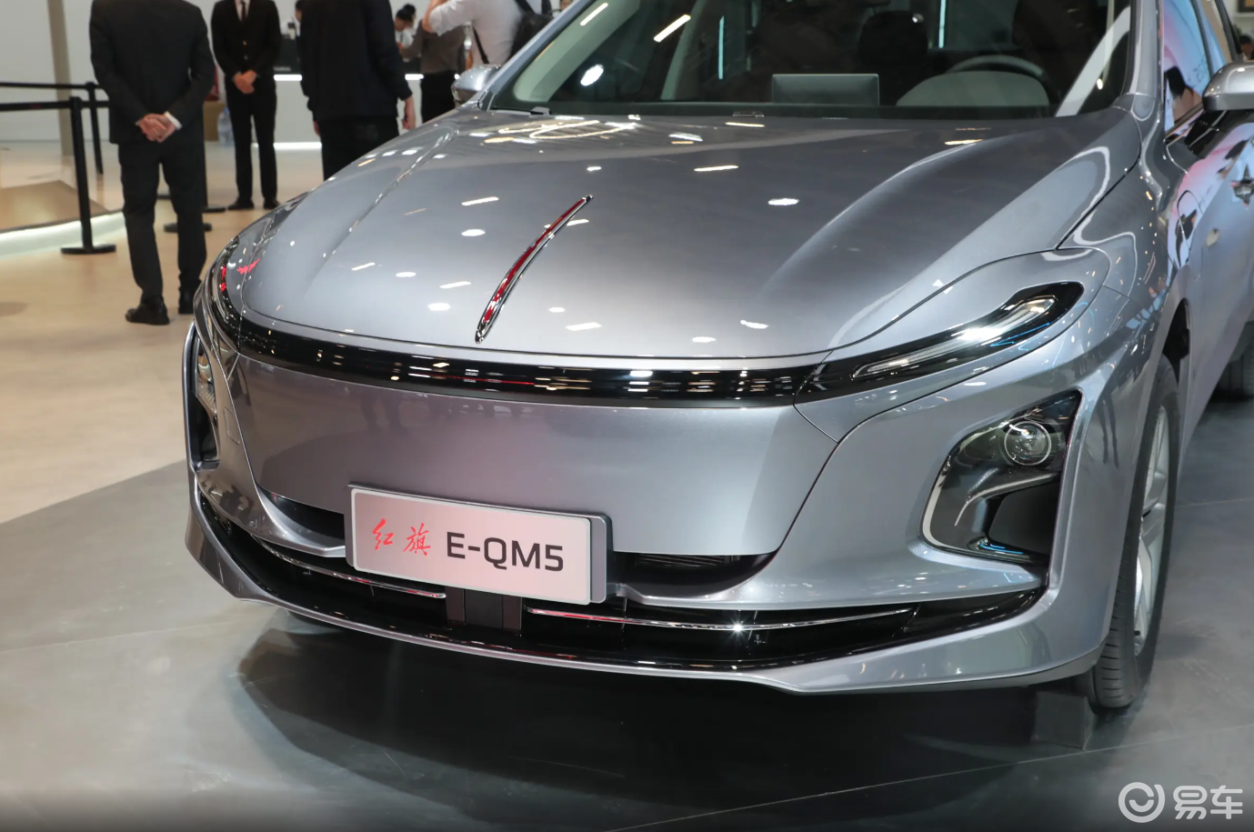 起步12.18万，红旗E-QM5主打出租市场？超五米车身