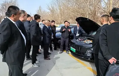 从丰田到国产电动车 公务车十年换装记：老司机们该说再见了