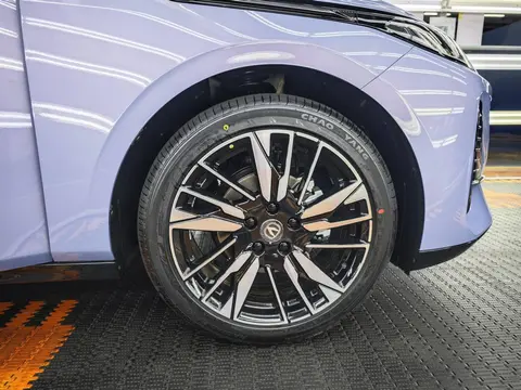 新车 | 增电动扰流板/新内饰设计/三种动力，新款长安逸动下线