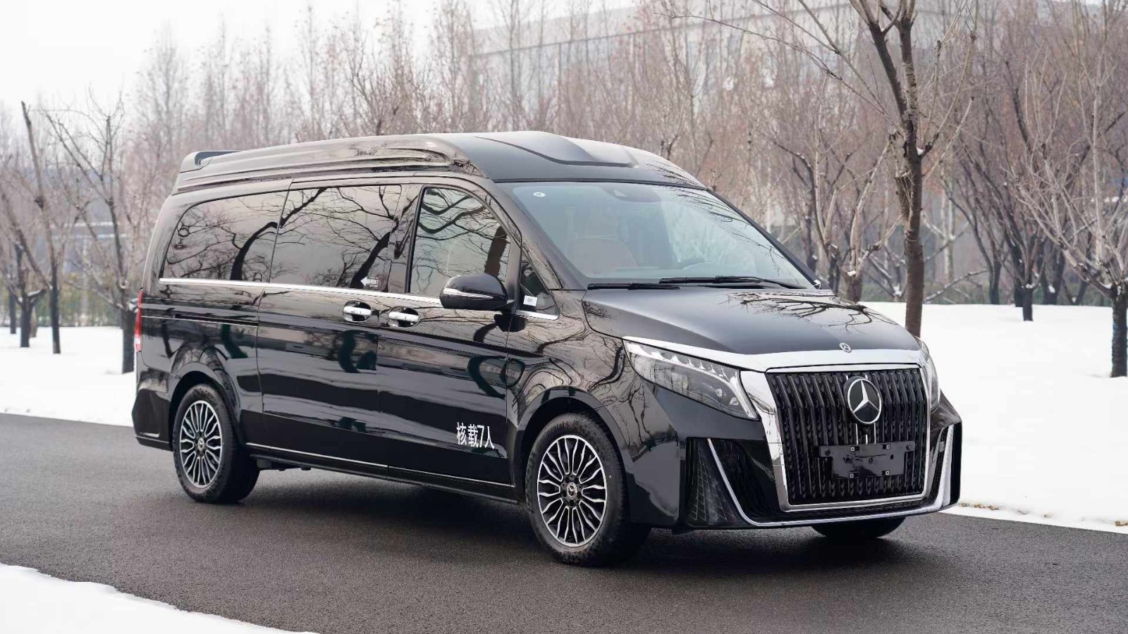 奔驰V级 全部在售 2024款 2022款 2021款 2020款 2018款 2017款品“雅”之大成，驭精奢人生—2021新款奔驰V级带您漫步“丝绸古道”