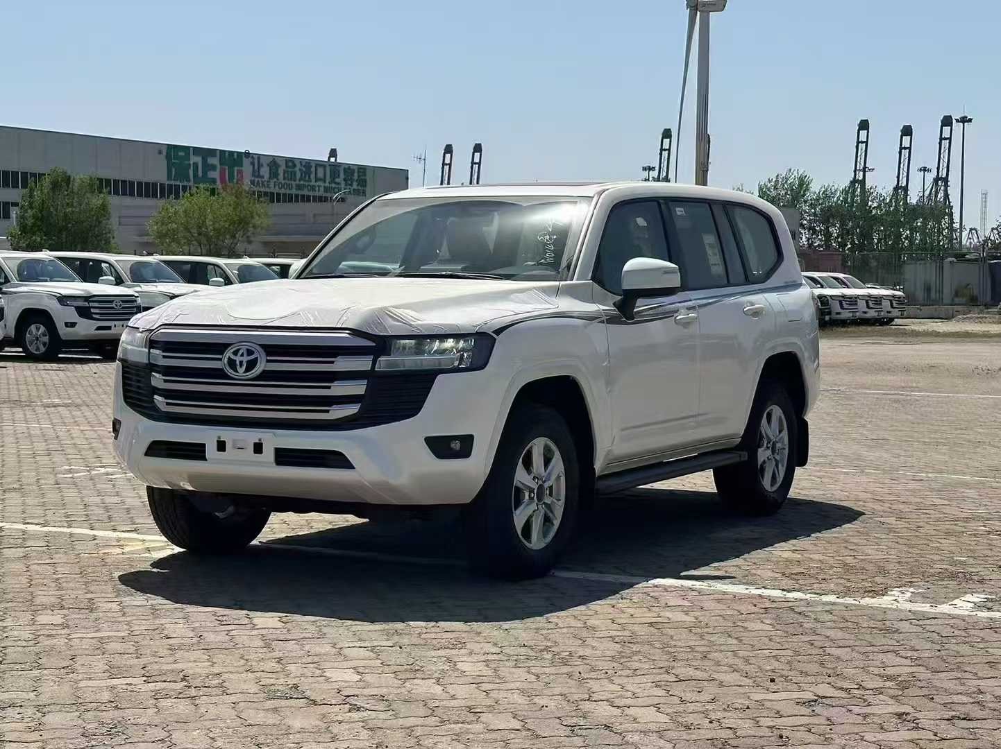 兰德酷路泽中东版 全部在售 2025款 2024款 2023款 2022款 2021款 2020款兰德酷路泽4000 实力越野 霸气十足