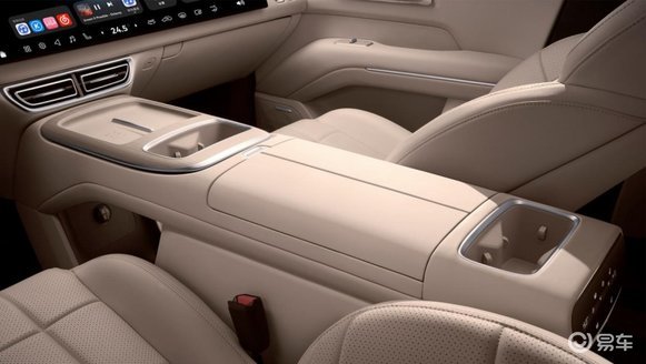 智驾同源 为何深蓝S09比问界M8更适合家庭用户？