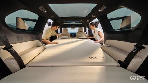 智驾同源 为何深蓝S09比问界M8更适合家庭用户？