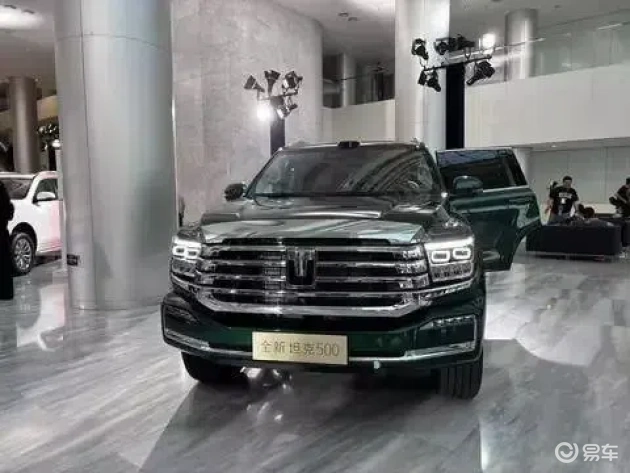 豪华智能新宠：坦克500对飚问界M8，彩电沙发加持