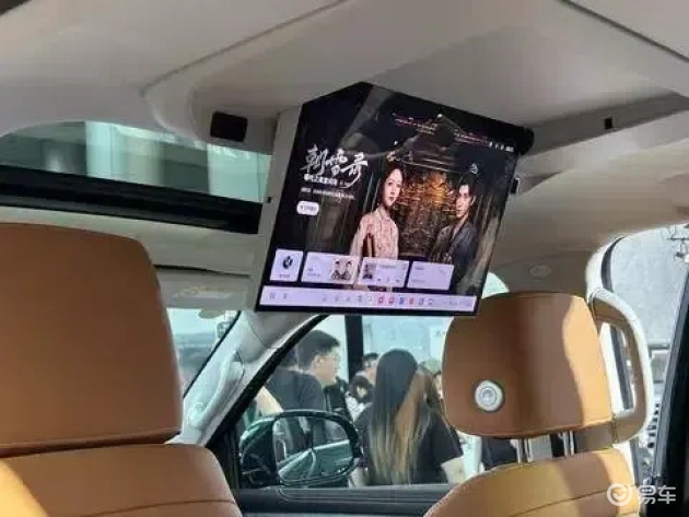 豪华智能新宠：坦克500对飚问界M8，彩电沙发加持