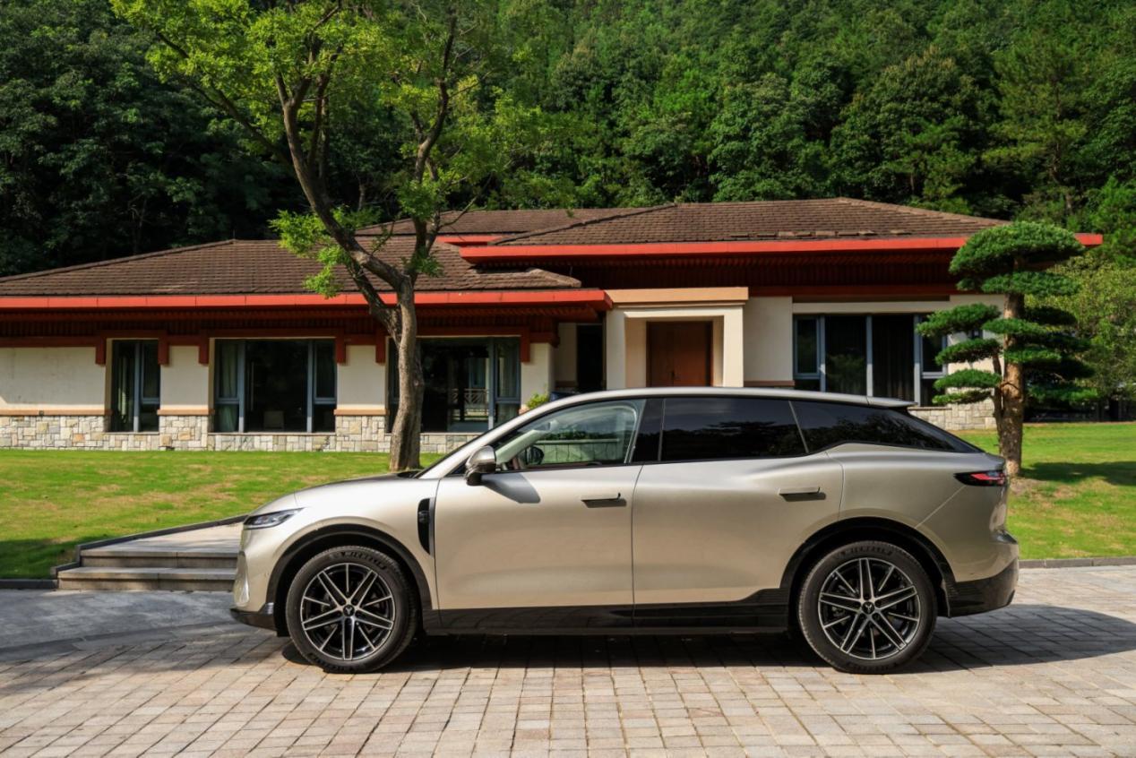 全新岚图知音开启预售，华系家用纯电 SUV，22 万元起