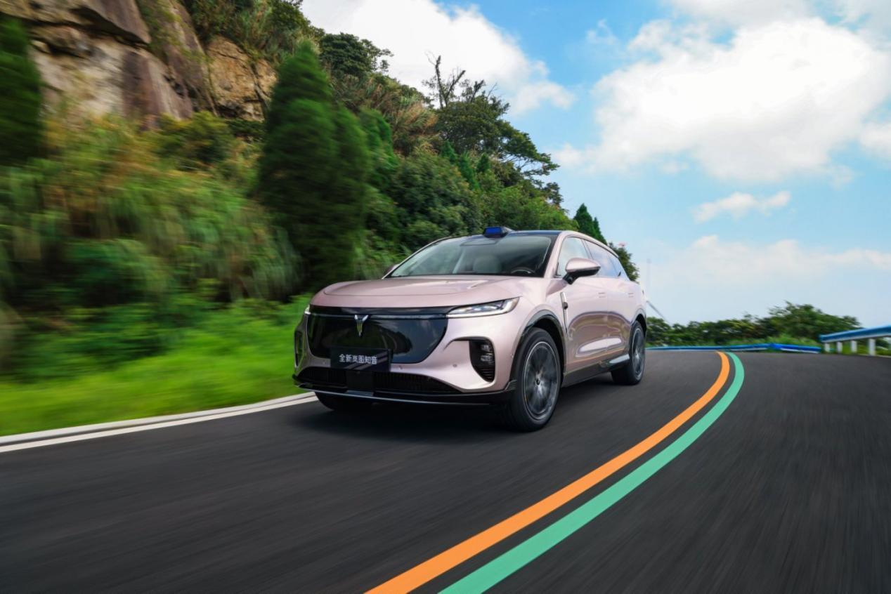 全新岚图知音开启预售，华系家用纯电 SUV，22 万元起