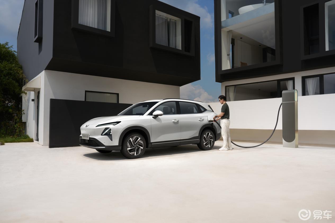 置换补贴价8.98万元起！五菱星光S 2025款正式上市