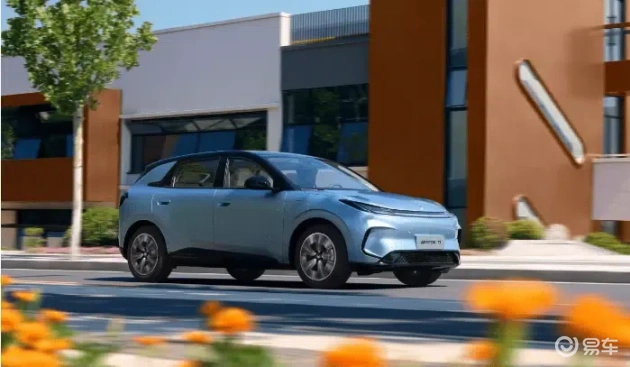极狐T1预售热销，低价策略挑战市场，或撼动北汽新能源高端形象