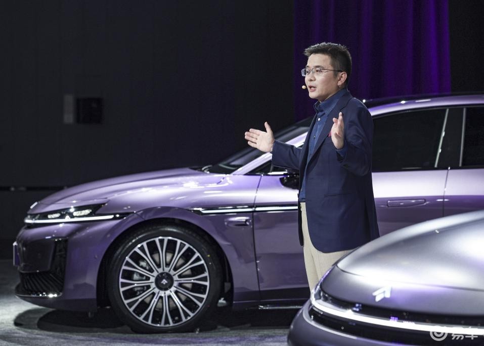 广汽携手华为首款智慧旗舰轿车——广汽昊铂A800亮相成都