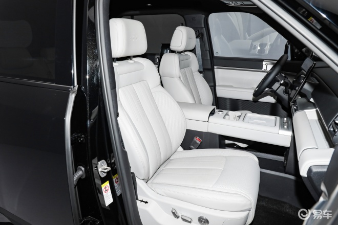 2025成都车展：方程豹钛7亮相