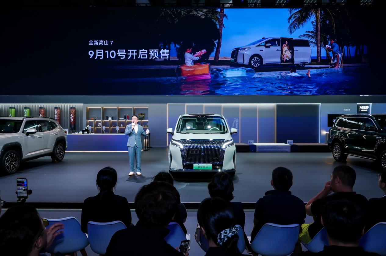 技术+用户体验双轮驱动，魏牌双山旗舰领衔成都车展科技盛宴