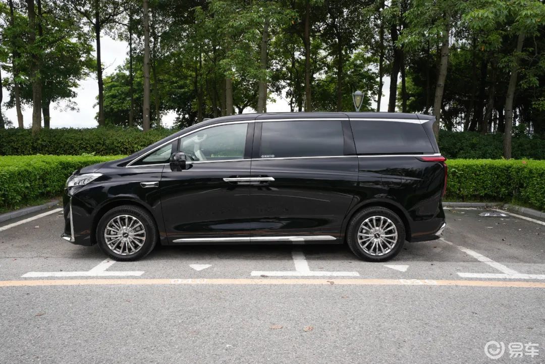 2025年成都车展：魏牌高山7亮相，将在9月10日预售