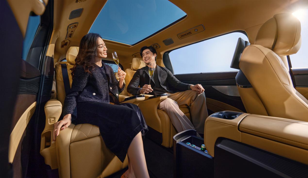 腾势D9至尊领航加推4款新品 旗舰之上再添丁