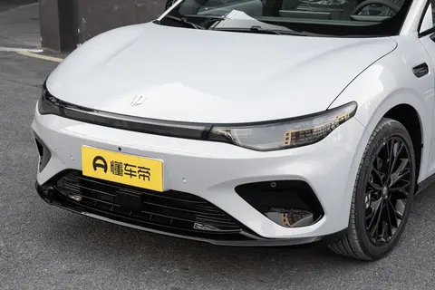 零跑LAFA5体验，67.1kWh大电池+多项越级配置，这性价比谁不爱？