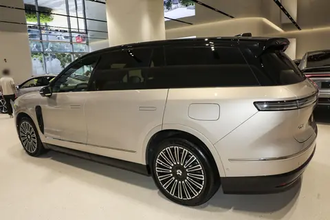 不到半年交付破7万，连续三个月销量夺魁，蔚来ES8究竟有何魔力？